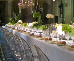 Tavolo imperiale con sedie di design per il matrimonio