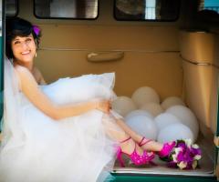 Foto di Sposa nel pulmino