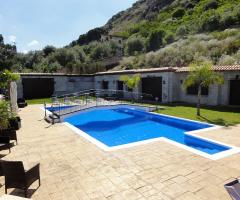 Giardino con piscina