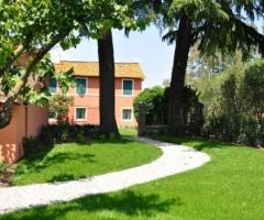 Frutteto della villa per ricevimenti di matrimonio