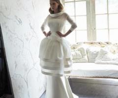 Vestito da sposa con gonna a palloncino e maniche a tre quarti