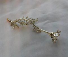 La margherita simboleggia la fedeltà in amore. Una bomobniera che è anche una promessa.- T.g.t. snc