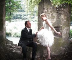 Castel Toblino, Trentino: sposo e sposa come re e regina nel loro giorno più importante