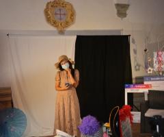 Zona selfie un angolo per divertisi  e travestirsi con  cappelli parrucche e  tanti gadget