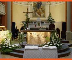 Addobbo chiesa e seduta sposi