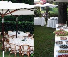 Allestimento per il ricevimento di amtirmonio in giardino