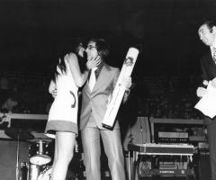 "Un Fiore per un sorriso" al Palasport di Torino con Pippo Baudo, Ricchi e Poveri, Nada, Patrick Samson.