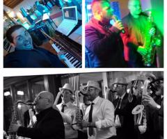 Attenti a noi 2 Staff - La band in azione durante la festa