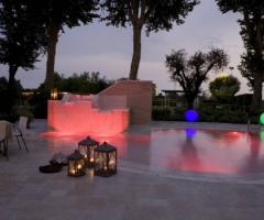 Piscina illuminata