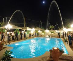 Ricevimento di matrimonio a bordo piscina
