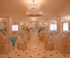 Mise en place con dettagli celesti