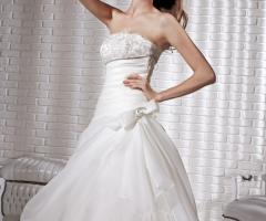 Abito da sposa dai preziosi ricami in perle