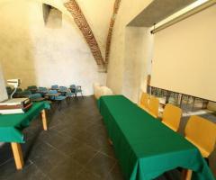 Sala riunioni con proiettore