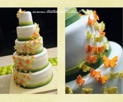 Torta per il matrimonio con farfalle applicate