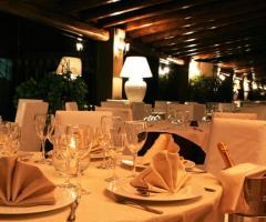 Allestimento tavoli per ricevimento di matrimonio presso il ristorante Ikebana Ricevimenti