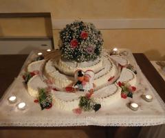 Un'originale torta preparata dal cetering dell'Antica Tenuta Santa Teresa