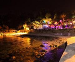 La vista del Sea Club dalla baia