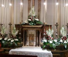 L'Orchidea - L'addobbo dell'altare