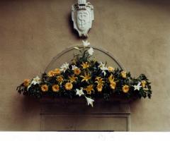 Addobbi floreali con margherite arancioni