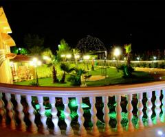 Il suggestivo giardino del Mountain Palace La Schiera