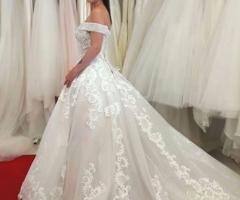 Abiti sposa principessa Nora Naviano presso Sposimmagine abiti da sposa Bergamo