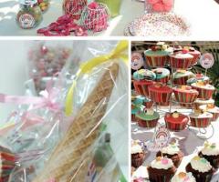 Dessert table coloratissimo, gelati cupcake e mix di caramelle
