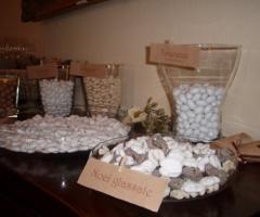 Buffet di confetti per il ricevimento di matrimonio