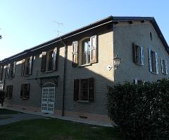 Affittacamere "Corte Samoggia", adiacente alla Villa, disponibile per il pernottamento