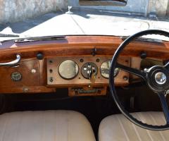 Autonoleggio Il Maggiolino - Gli interni della Bentley