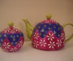 Teiera e zuccheriera decorate a mano per la lista di nozze