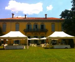 Ricevimento di matrimonio nel parco della villa
