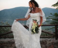 Foto della sposa presso la location di matrimonio