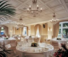 Allestimento sala per il ricevimento di matrimonio