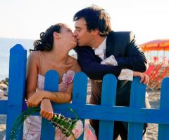 Foto degli sposi al mare