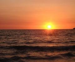 Tramonto sulla spiaggia di Nosy Be Royal in Madagascar