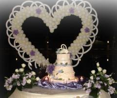 Torta e cuore di palloncini