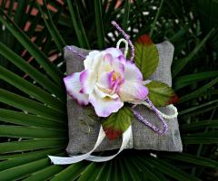 Il sogno di Noemi - Cuscino in lino naturale con composizione floreale