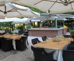 Giardino per l'aperitivo di matrimonio