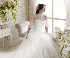 Abito da sposa con coprispalle in pizzo - Linea Colet