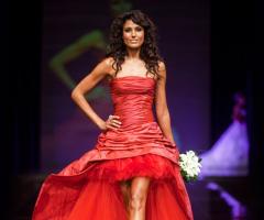 Abito da sposa dal colore rosso dell'Atelier Il Sogno della Sposa Lei&Lui