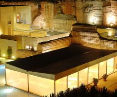 La meravigliosa location del Cave Bianche Hotel con le sue cave