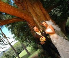 Foto sposi in giardino