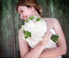 Sposa con bouquet