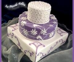 Wedding cake multipiano con decori in lilla