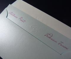 Art. 1060 

Carta e busta: perlata turchese

A richiesta iniziali in rilievo