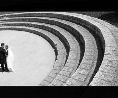 Un tenero momento degli sposi