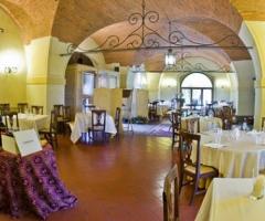 Sala interna allestita per il ricevimento di matrimonio