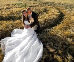 In esterna tra le spighe