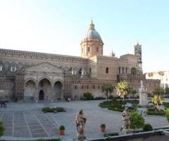 Il Palazzo Asmundo visto da fuori