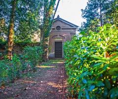 La cappella nel parco